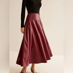 NWT Commense Pleated Faux Leather Skirt in Burgundy. Size XS